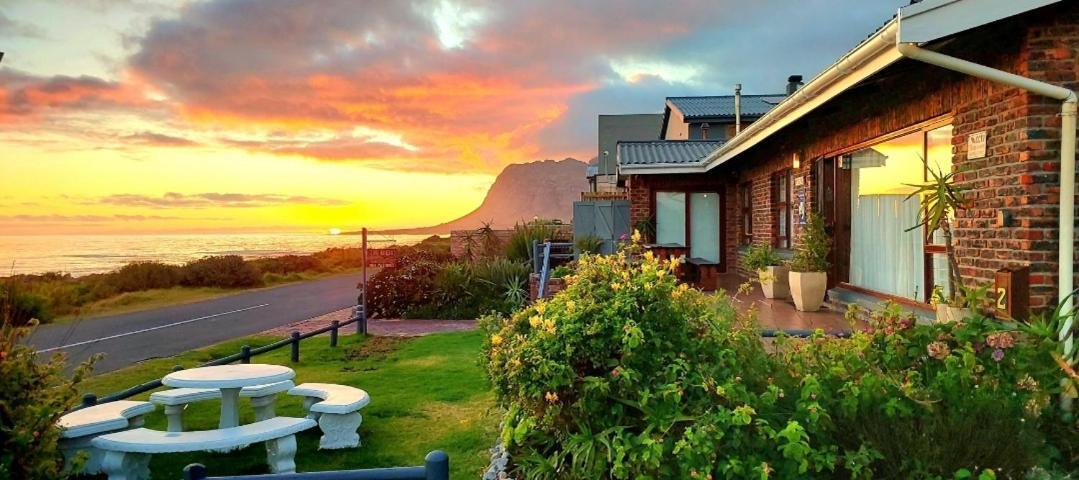 La Mer Seafront Selfcatering Accommodation Kleinmond Exterior foto